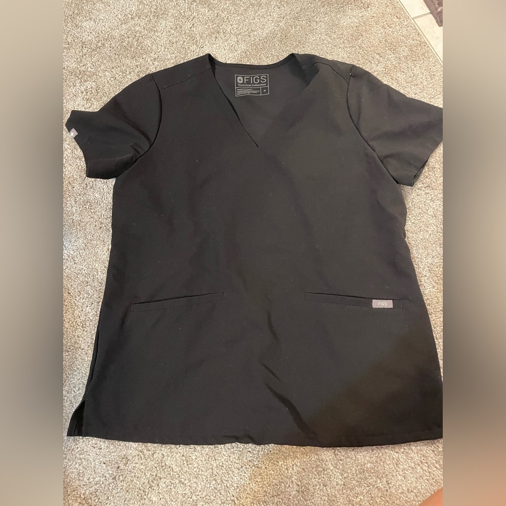 FIGS casma three pocket scrub top